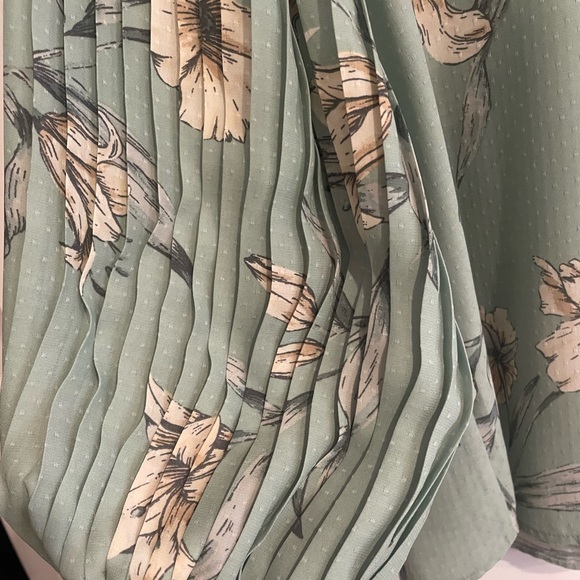 Beautiful turquoise crepe blouse. Very good quality material. - Picture 2 of 4